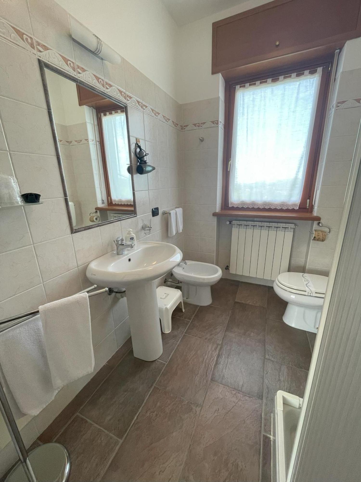 Agriturismo Finestre Di Langa Trezzo Tinella Экстерьер фото